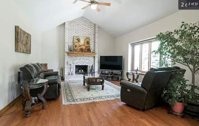Foto del edificio - 3115 Kingbird Ln