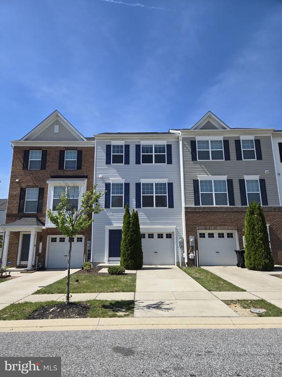 Building Photo - 7720 Village Park Dr
