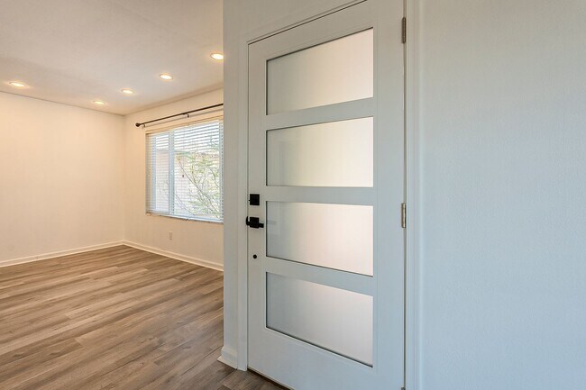 Building Photo - Ready to Move In - Two Bedrooms/2 Baths/2 ...