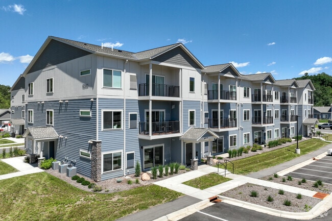 Apartment Exterior - The Lodge at Overland