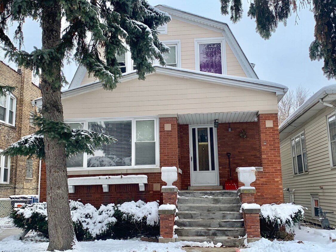 5040 W Cornelia Ave Unit 2, Chicago, IL 60641 Condo for Rent in