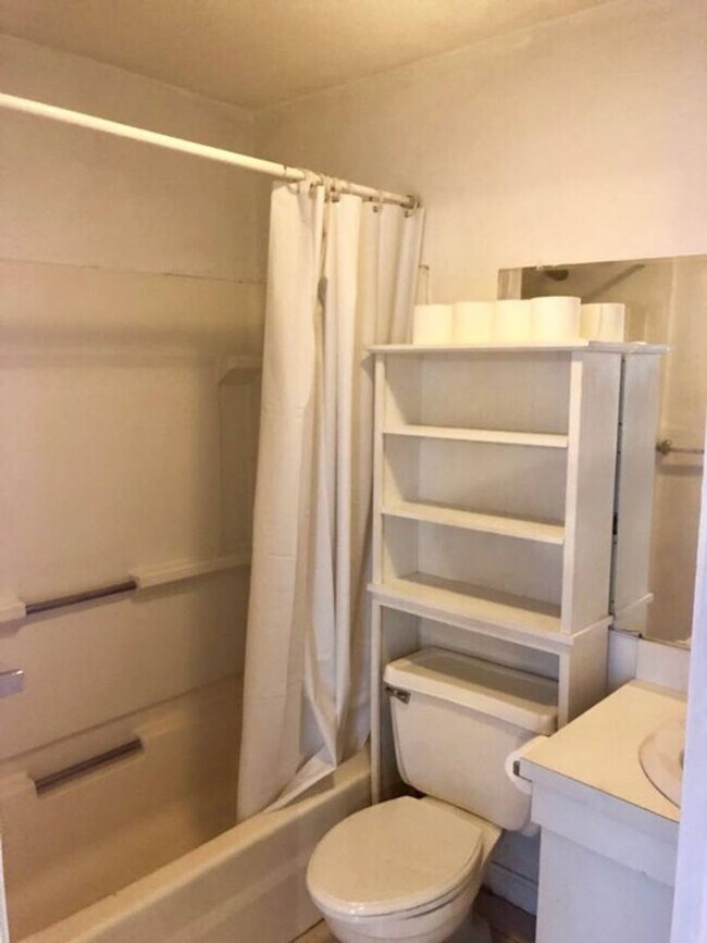 Building Photo - Student friendly Brighton 2-bed