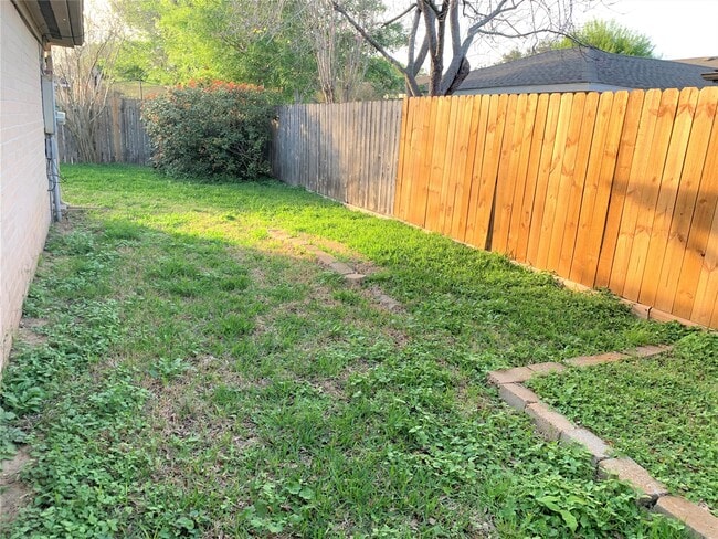 Building Photo - 3127 Pecan Point Dr