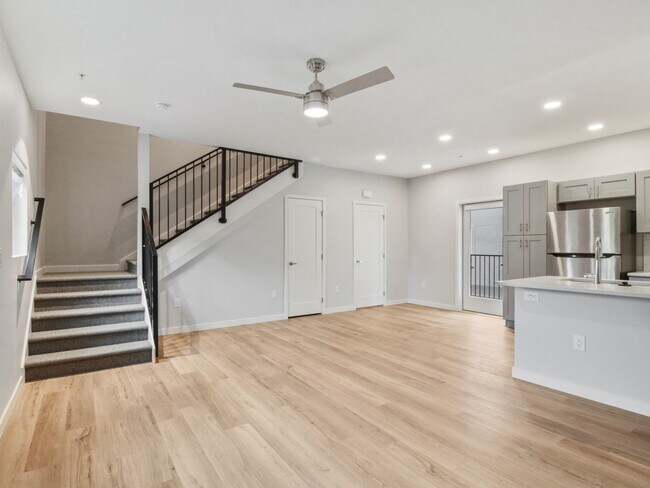 Foto del edificio - MOVE IN TODAY! 1 MONTH FREE RENT!