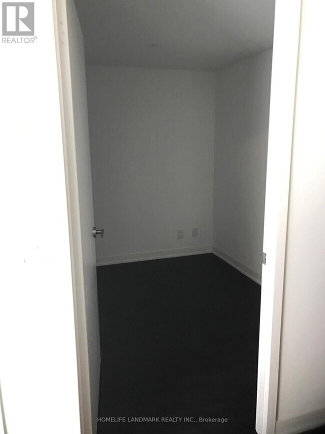 Photo du bâtiment - 100 Harbour St