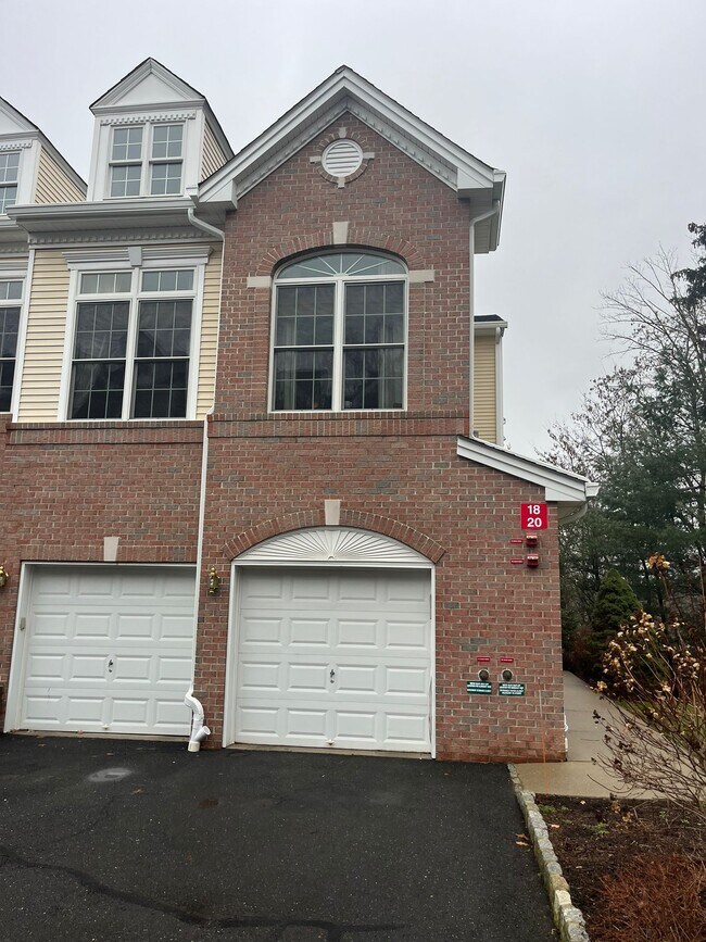 Foto del edificio - 18 Ashley Ct