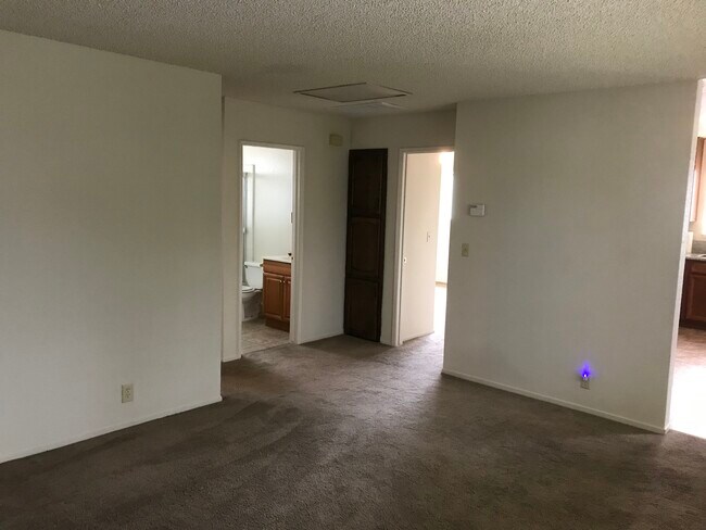 Building Photo - 121 N Lincoln Ave