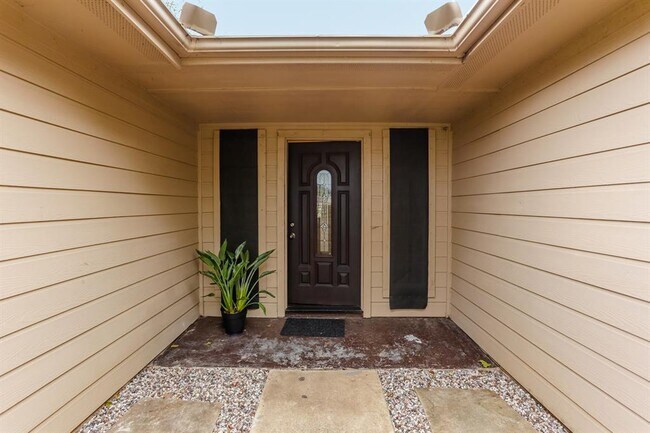 Building Photo - 619 Shenandoah Dr