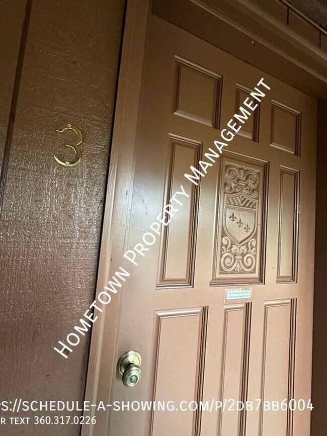 Building Photo - Upstairs 2 Bedroom 1 Bath Apartment - Avai...