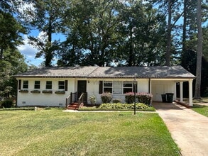 Building Photo - 216 Hillandale Dr