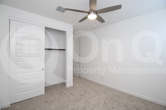 Foto del edificio - 8239 E Petunia Ave