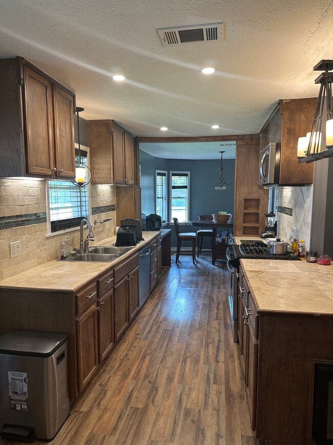 Photo - 221 Belaire Dr House