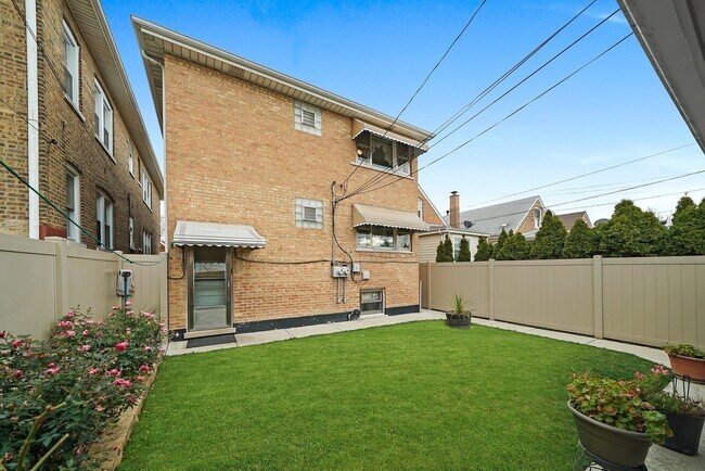 Foto del edificio - 6022 S Komensky Ave