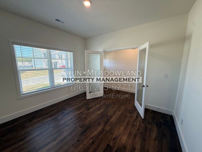 Building Photo - 2424 Limelight Ln