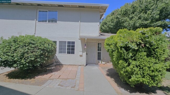 Building Photo - 1446 Del Rio Cir