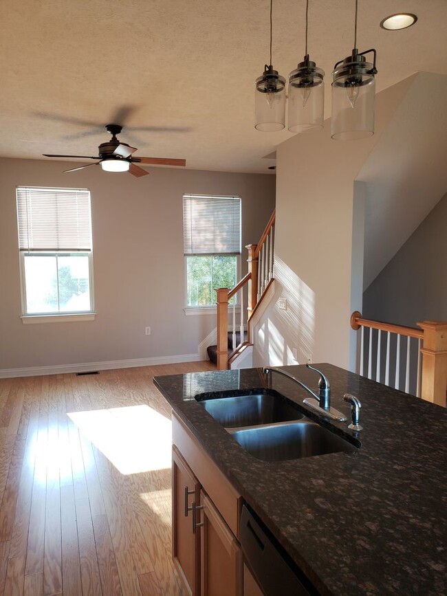 Foto del edificio - 1 Bed 1.5 Bath Townhome in King-Lincoln Br...