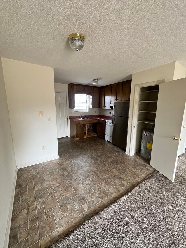 Building Photo - 4 Amber Cir