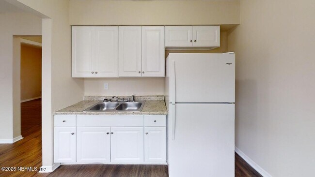 Foto del edificio - 2178 W 41st St