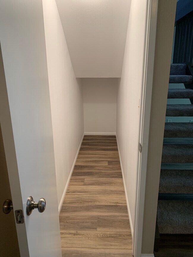 Foto del edificio - 181 N Kellogg Ave