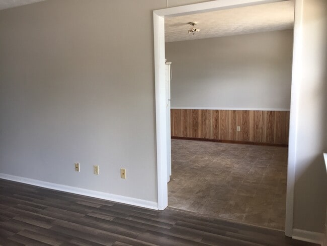 Building Photo - McCullars- 422