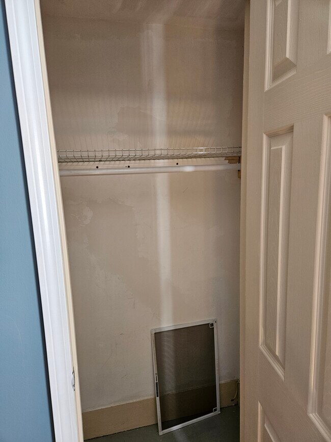 Closet - 880 Main St