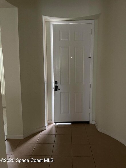Foto del edificio - 4133 Collinwood Dr