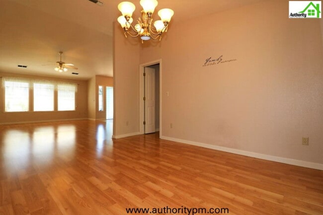 Building Photo - 428 Dominica Ct