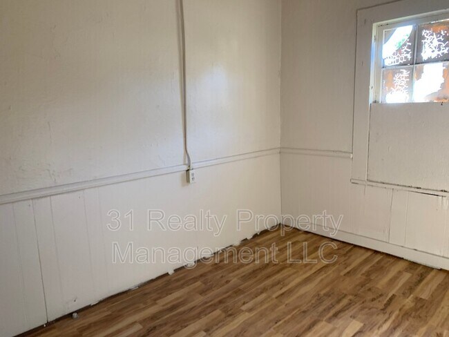Building Photo - 2711 W Walker St