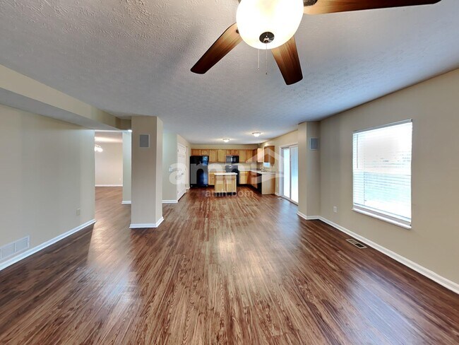 Foto del edificio - 4024 Walnut Crossing Dr