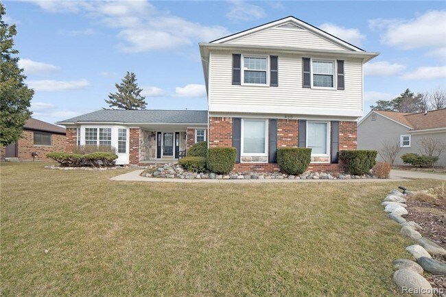 Building Photo - 430 Lakes Edge Dr