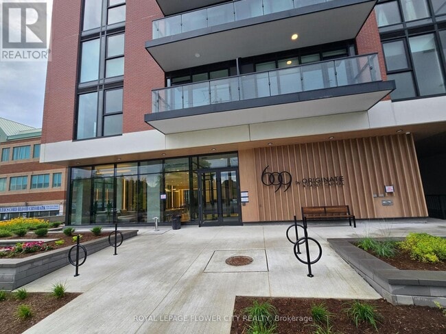 Building Photo - 699-699 Sheppard Ave E
