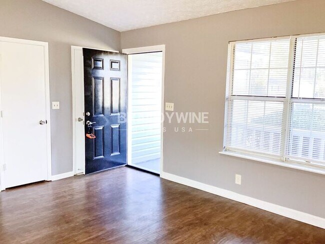 Foto del edificio - Beautiful 3BR with Amazing yard! Apply today!