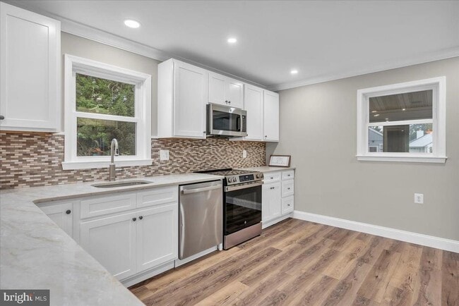 Building Photo - 39 Chelsea Pl