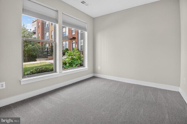 Foto del edificio - 5138 Longstone Way