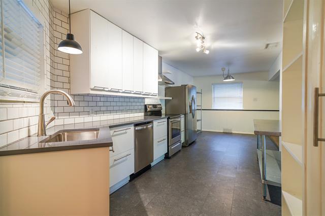 Foto del edificio - 4422 Dalny St