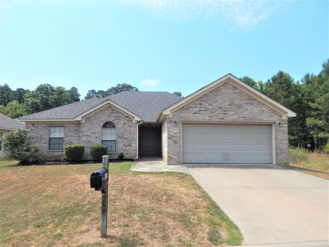 Primary Photo - 451 Wisteria Dr