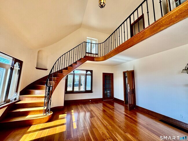 Foto del edificio - 2 Meadow Pl
