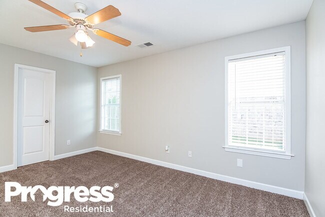 Building Photo - 9861 Calderdale Dr