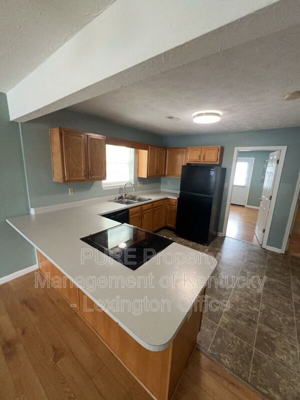 Building Photo - 1100 Horsemans Ln