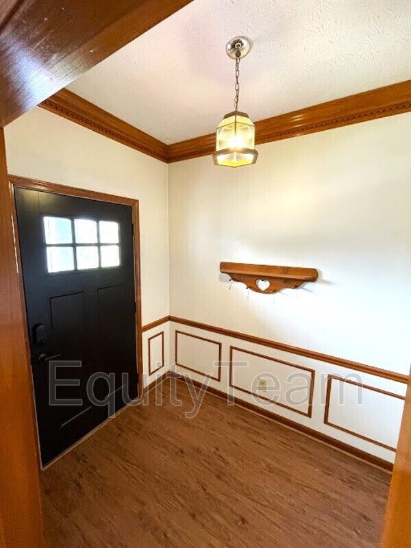 Building Photo - 4020 St Martins Pl