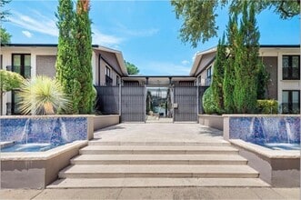 Building Photo - 10211 Regal Oaks Dr