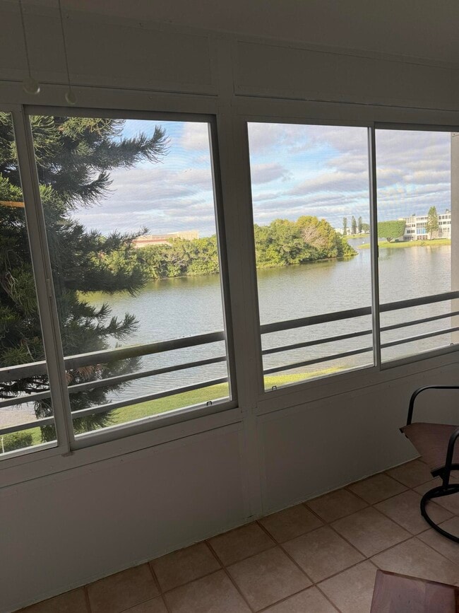 Foto del edificio - 3062 Ainslie Dr