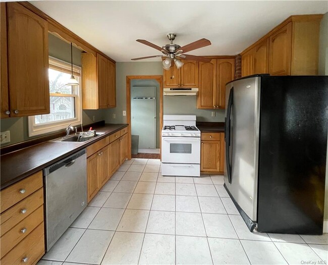 Building Photo - 1034 NY-302