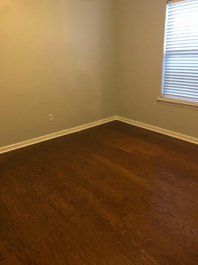 Building Photo - 698 Pepperbush Dr