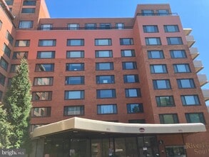Building Photo - 1011 Arlington Blvd