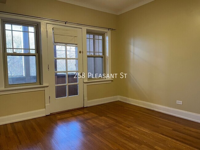 Foto del edificio - 258 Pleasant St