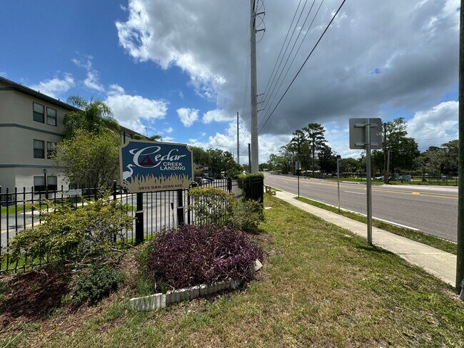 Foto del edificio - Westside Second Floor Condo- Available Now