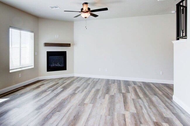 Building Photo - 668 Fiddlers Cv Dr