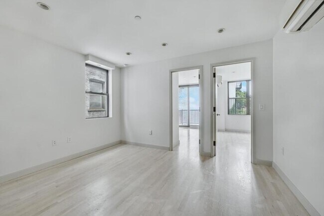 Foto del edificio - 3 bedroom in New York NY 10003