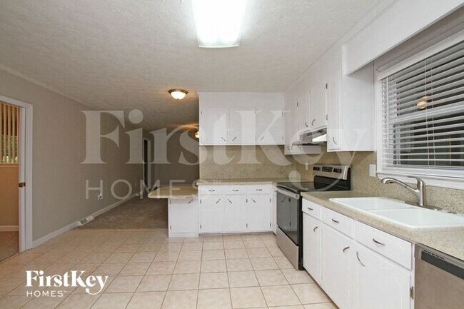 Foto del edificio - 6235 Lynwood Dr NW
